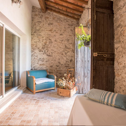 L'espace détente de la chambre le fauteuil d'Hemingway, chambres d'hôtes proche du canal du midi